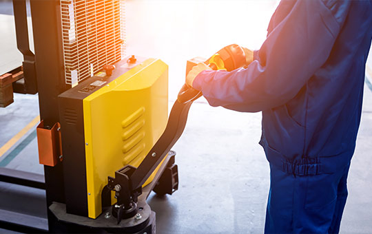 Batterieelektrische Stapler • Bünder